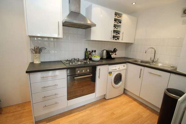  Image of 2 Bedroom Flat to rent at Kingston Upon Thames Surrey, KT1 2SB