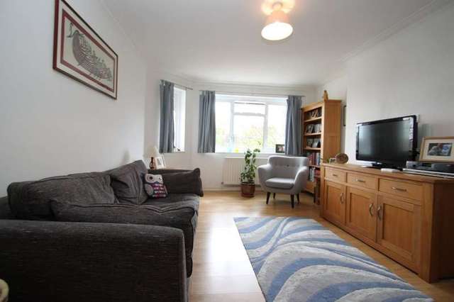  Image of 2 Bedroom Flat to rent at Kingston Upon Thames Surrey, KT1 2SB