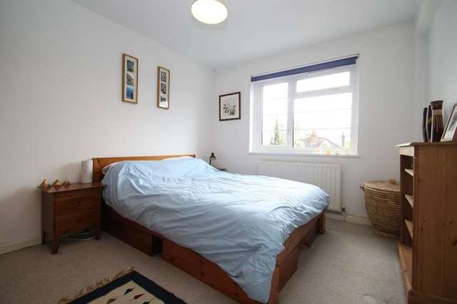  Image of 2 Bedroom Flat to rent at Kingston Upon Thames Surrey, KT1 2SB