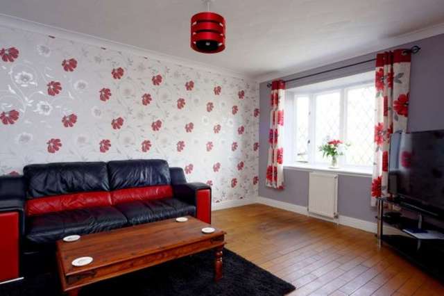  Image of 3 Bedroom Detached Villa for sale at Erskine, PA8 7DT