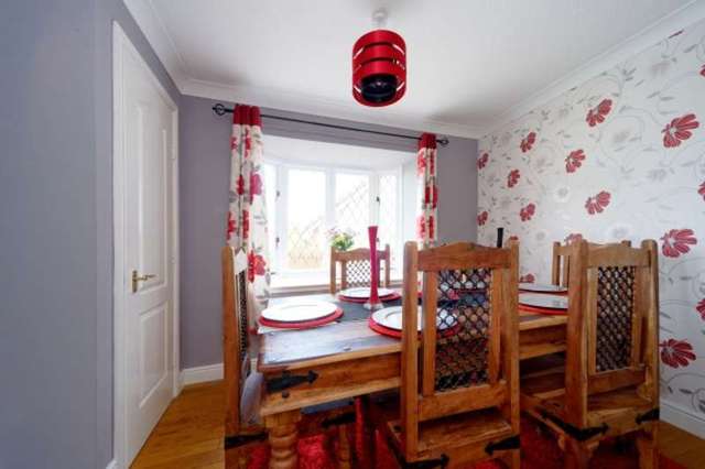  Image of 3 Bedroom Detached Villa for sale at Erskine, PA8 7DT