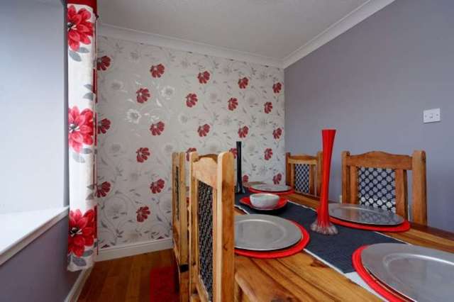  Image of 3 Bedroom Detached Villa for sale at Erskine, PA8 7DT