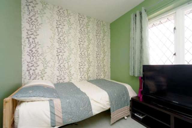  Image of 3 Bedroom Detached Villa for sale at Erskine, PA8 7DT