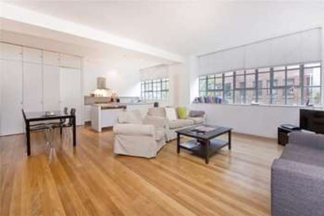  Image of 2 Bedroom Flat to rent at Barbican London Farringdon, EC1M 4BU