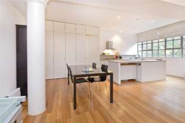  Image of 2 Bedroom Flat to rent at Barbican London Farringdon, EC1M 4BU