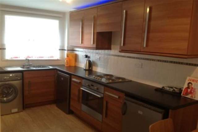  Image of 2 Bedroom Flat to rent at Stalybridge, SK15 3GP