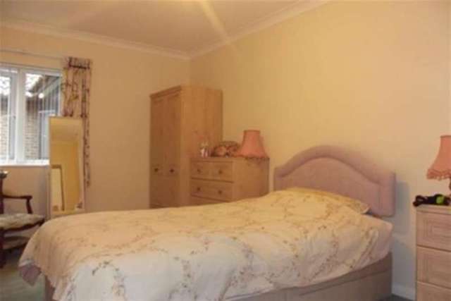  Image of 1 Bedroom Flat to rent at Hayling Island, PO11 0EF