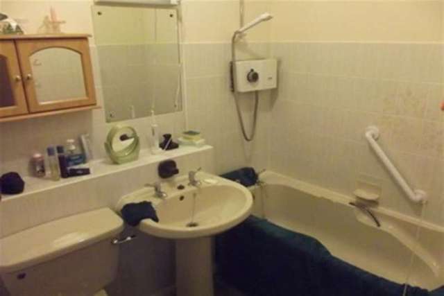  Image of 1 Bedroom Flat to rent at Hayling Island, PO11 0EF
