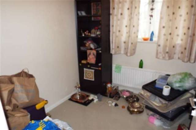  Image of 4 Bedroom Detached to rent at Ilford, IG3 9JA