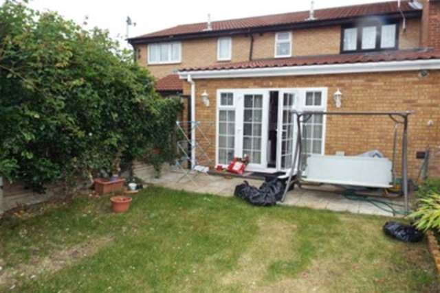  Image of 4 Bedroom Detached to rent at Ilford, IG3 9JA
