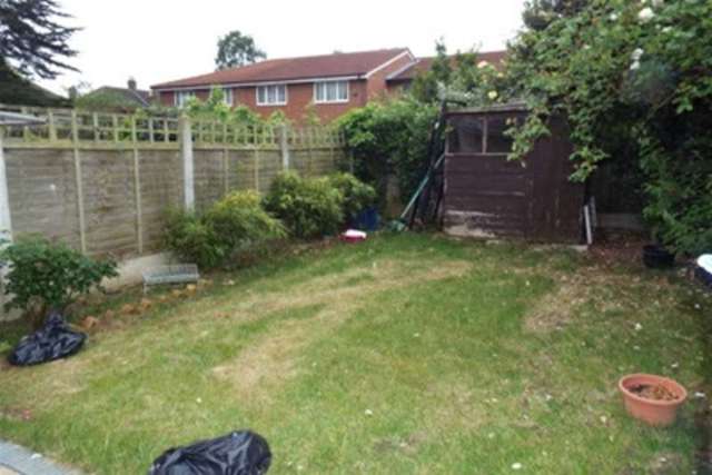  Image of 4 Bedroom Detached to rent at Ilford, IG3 9JA