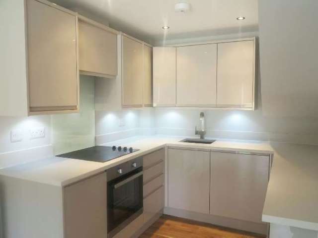  Image of 2 Bedroom Flat to rent at The Bevers  Reading, RG7 3SP