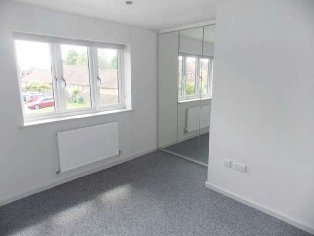  Image of 2 Bedroom Flat to rent at The Bevers  Reading, RG7 3SP
