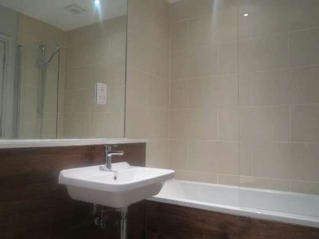  Image of 2 Bedroom Flat to rent at The Bevers  Reading, RG7 3SP