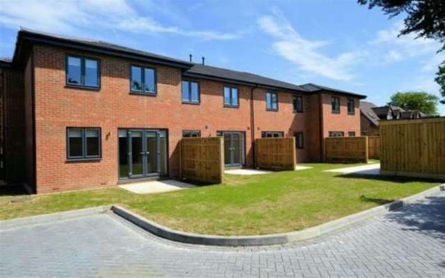  Image of 2 Bedroom Flat to rent at The Bevers  Reading, RG7 3SP