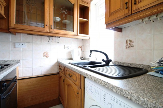  Image of Studio to rent at St. Marks Hill  Surbiton, KT6 4PY