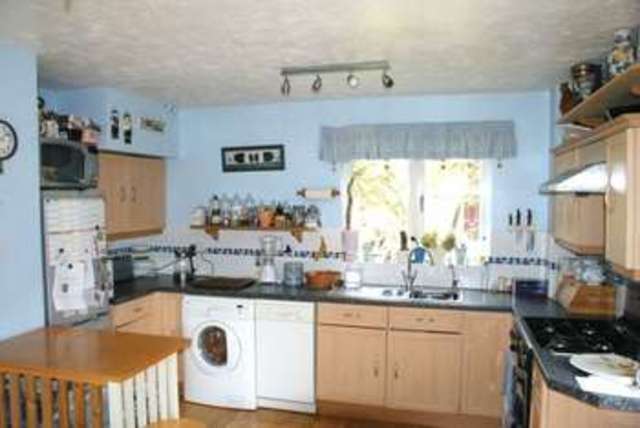  Image of 3 Bedroom Detached for sale at Broad Hinton Twyford Reading, RG10 0XJ
