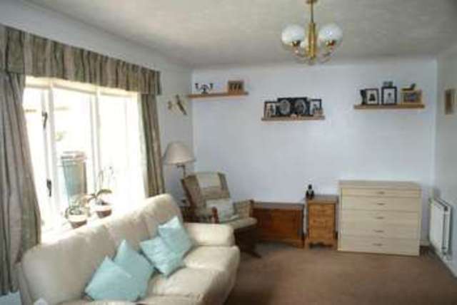 Image of 3 Bedroom Detached for sale at Broad Hinton Twyford Reading, RG10 0XJ