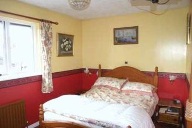  Image of 3 Bedroom Detached for sale at Broad Hinton Twyford Reading, RG10 0XJ