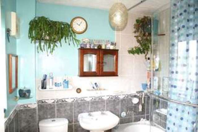  Image of 3 Bedroom Detached for sale at Broad Hinton Twyford Reading, RG10 0XJ