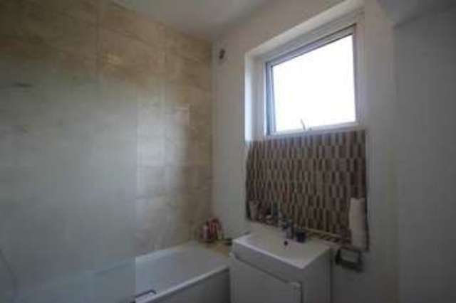  Image of 2 Bedroom Flat to rent at London N8 9NH Hornsey, N8 9NH