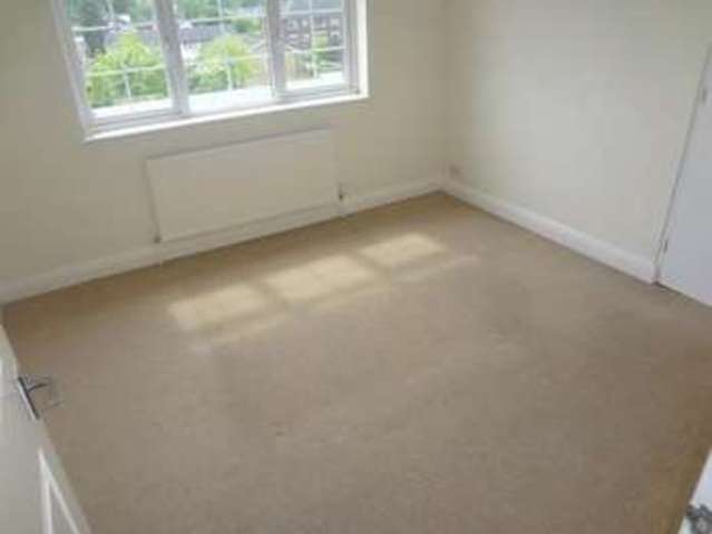  Image of 2 Bedroom Flat to rent at Uxbridge Road Hatch End Pinner, HA5 4JS