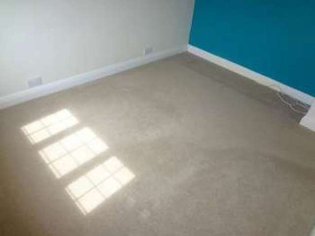  Image of 2 Bedroom Flat to rent at Uxbridge Road Hatch End Pinner, HA5 4JS