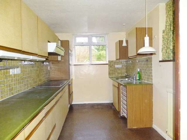  Image of 4 Bedroom Detached for sale at Bassett  Southampton, SO16 7LT