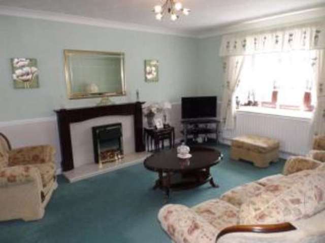  Image of 3 Bedroom Bungalow for sale at Lincoln Lincolnshire Swallow Beck, LN6 0SD