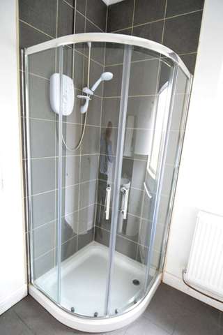  Image of 3 Bedroom End of Terrace to rent at Warren Road Stirchley Birmingham, B30 2NY