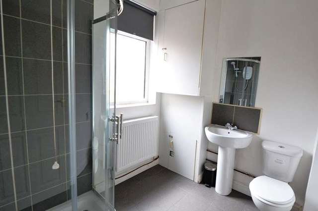  Image of 3 Bedroom End of Terrace to rent at Warren Road Stirchley Birmingham, B30 2NY