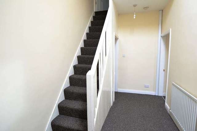  Image of 3 Bedroom End of Terrace to rent at Warren Road Stirchley Birmingham, B30 2NY