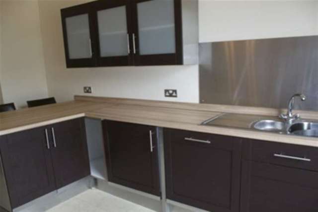  Image of 2 Bedroom Flat to rent at Bury, BL8 2NX
