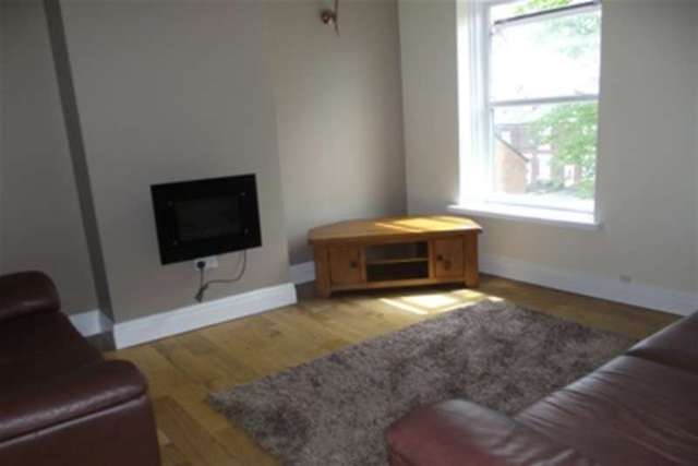  Image of 2 Bedroom Flat to rent at Bury, BL8 2NX