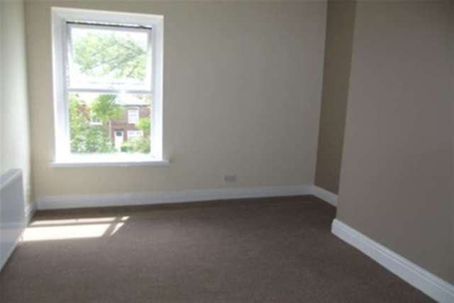  Image of 2 Bedroom Flat to rent at Bury, BL8 2NX