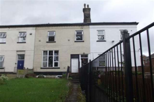  Image of 2 Bedroom Flat to rent at Bury, BL8 2NX