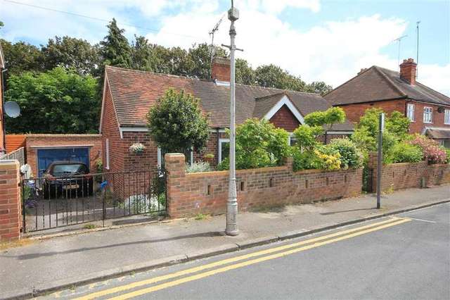  Image of 3 Bedroom Detached for sale at Reading, RG30 2RP