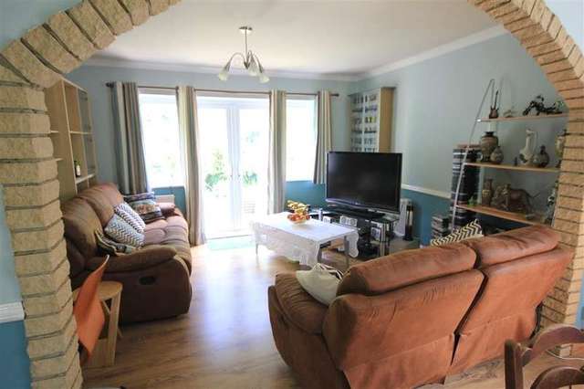  Image of 3 Bedroom Detached for sale at Reading, RG30 2RP
