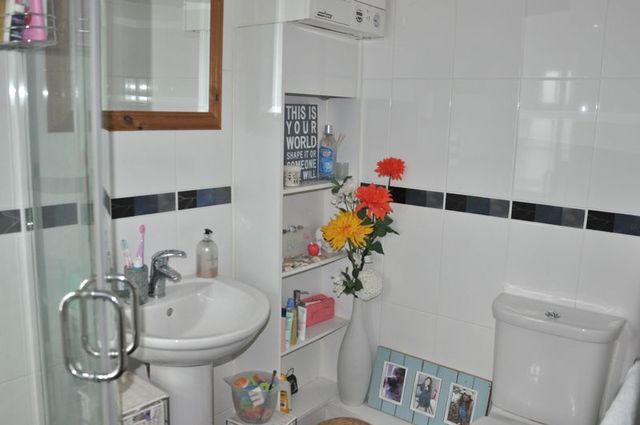  Image of 2 Bedroom Flat for sale at Windsor Square  Exmouth, EX8 1JU