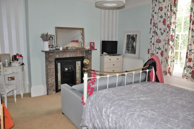  Image of 2 Bedroom Flat for sale at Windsor Square  Exmouth, EX8 1JU