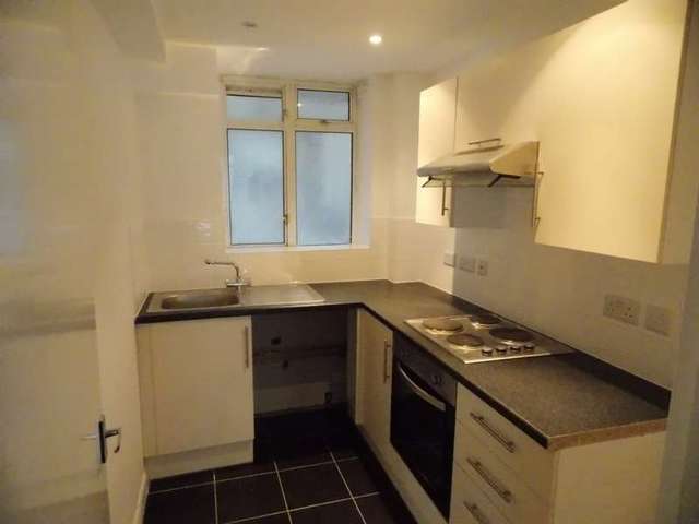  Image of 2 Bedroom Flat to rent at London, NW1 3AA