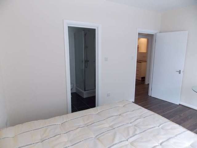  Image of 2 Bedroom Flat to rent at London, NW1 3AA