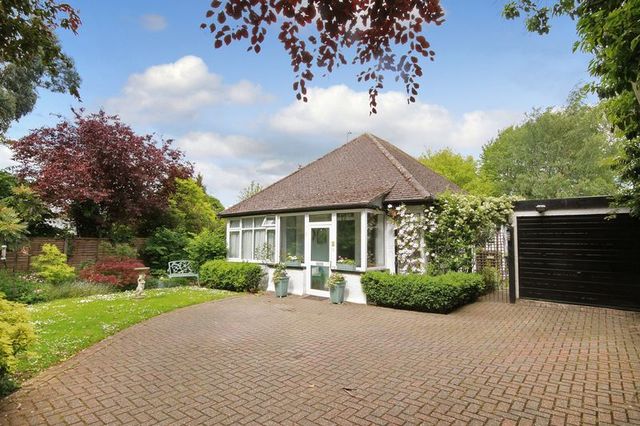  Image of 3 Bedroom Detached for sale at Barnett Wood Lane  Ashtead, KT21 2LR
