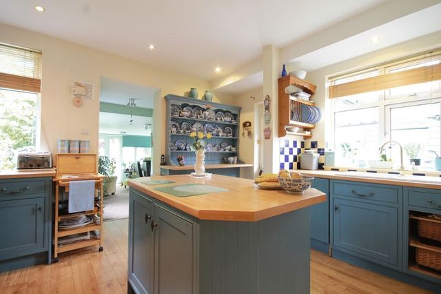 Image of 3 Bedroom Detached for sale at Barnett Wood Lane  Ashtead, KT21 2LR