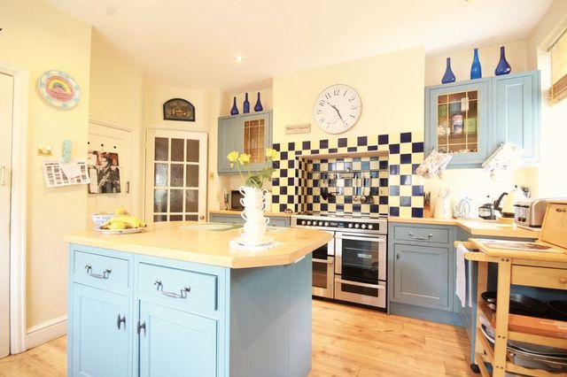  Image of 3 Bedroom Detached for sale at Barnett Wood Lane  Ashtead, KT21 2LR