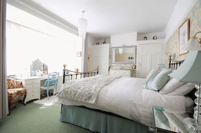 Image of 3 Bedroom Detached for sale at Barnett Wood Lane  Ashtead, KT21 2LR