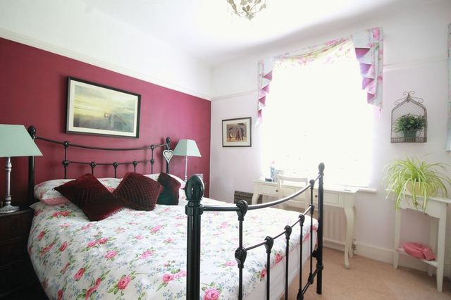  Image of 3 Bedroom Detached for sale at Barnett Wood Lane  Ashtead, KT21 2LR