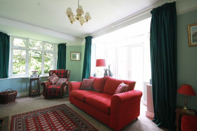  Image of 3 Bedroom Detached for sale at Barnett Wood Lane  Ashtead, KT21 2LR