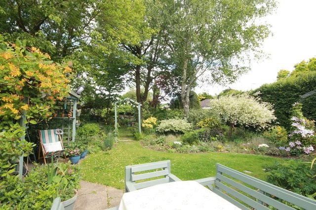  Image of 3 Bedroom Detached for sale at Barnett Wood Lane  Ashtead, KT21 2LR