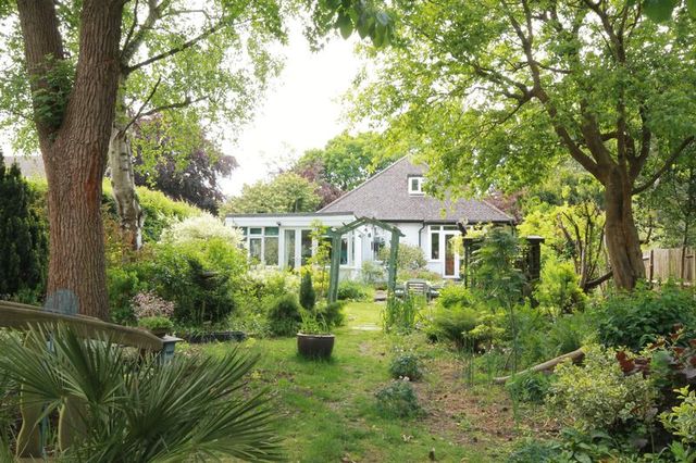  Image of 3 Bedroom Detached for sale at Barnett Wood Lane  Ashtead, KT21 2LR